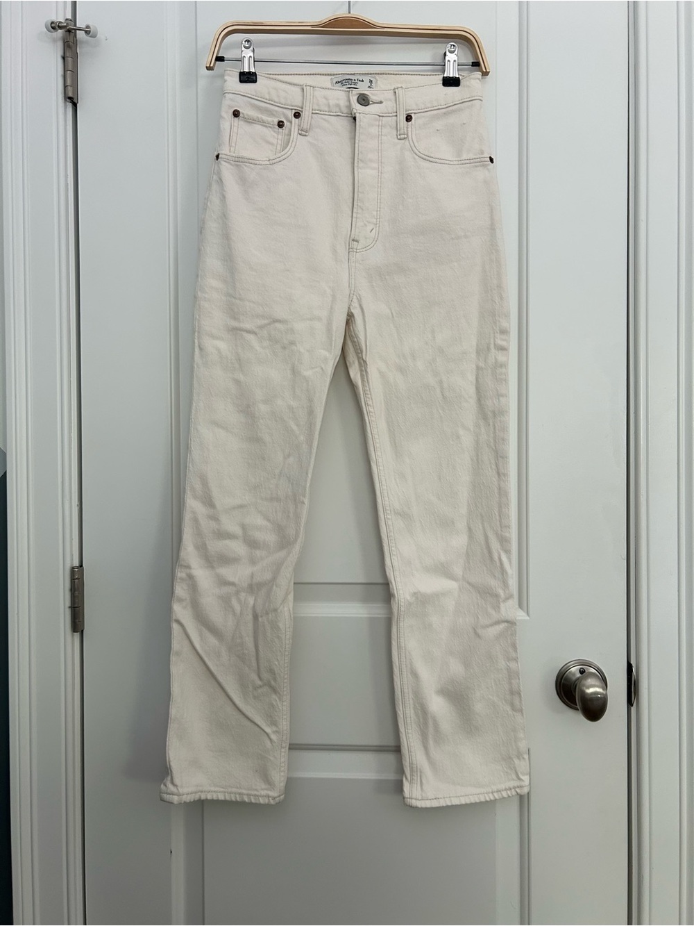 Abercrombie The Ankle Straight Ultra High Rise Jeans in Cream